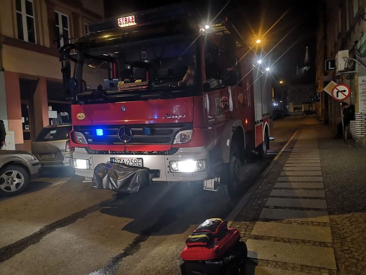 Pożar i ewakuacja w mieszkaniu w Ziębicach - Zdjęcie główne