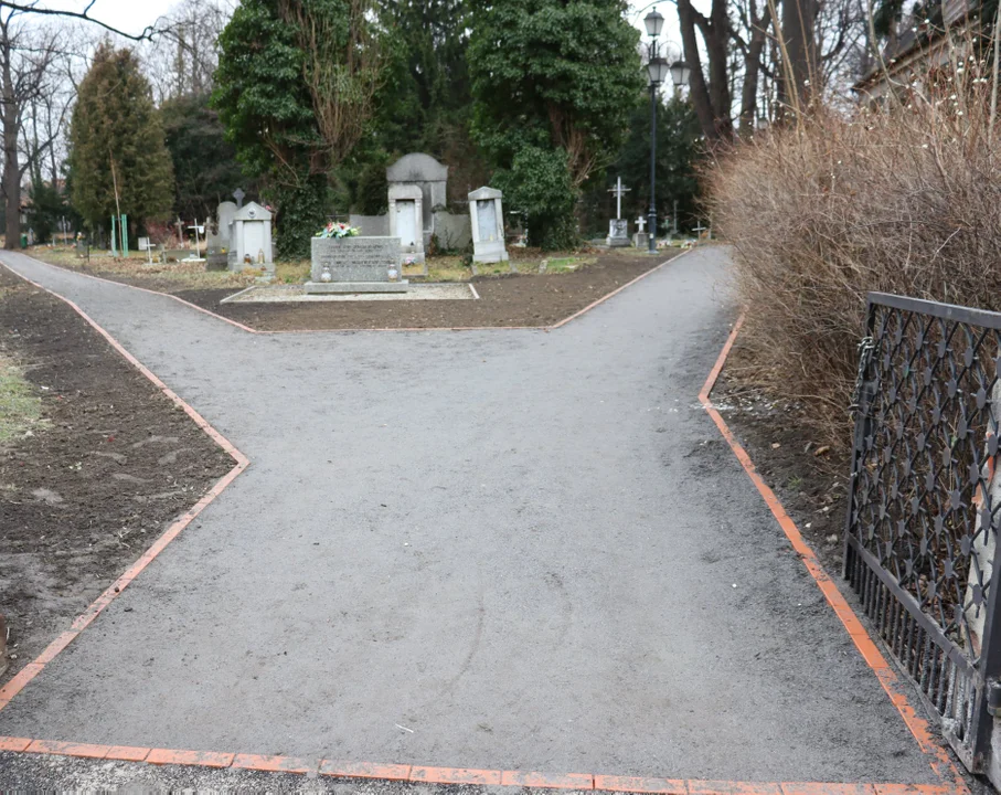 Ząbkowice Śl. Cmentarz na 1 Maja wyremontowany - Zdjęcie główne