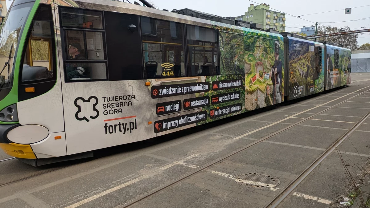 Twierdza Srebrna Góra wyrusza na miejską trasę - wyjątkowa kampania w Poznaniu