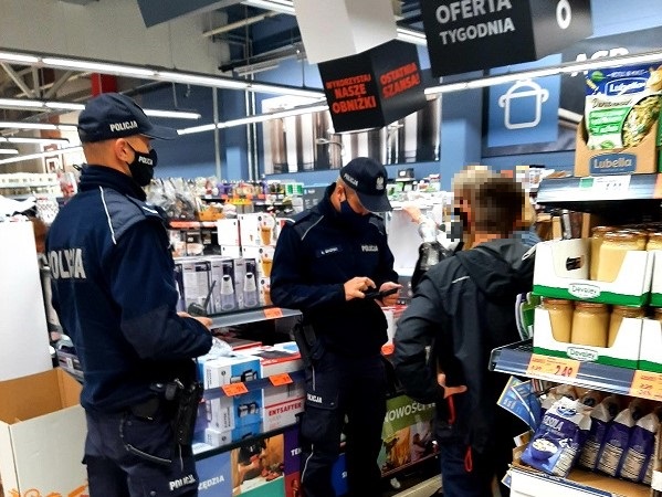 Ząbkowice Śląskie: Policjanci patrolują sklepy