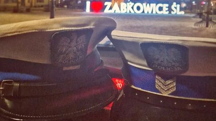 Powiat ząbk. Uszkodził auto, bo stało pod jego garażem - Zdjęcie główne