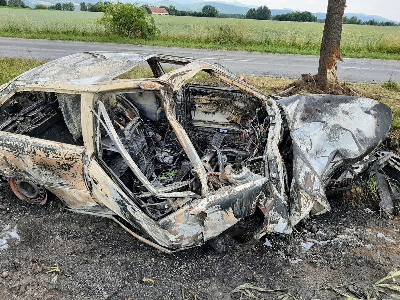 Powiat Ząbkowicki: Samochód doszczętnie spłonął. Kierowca nie żyje. - Zdjęcie główne