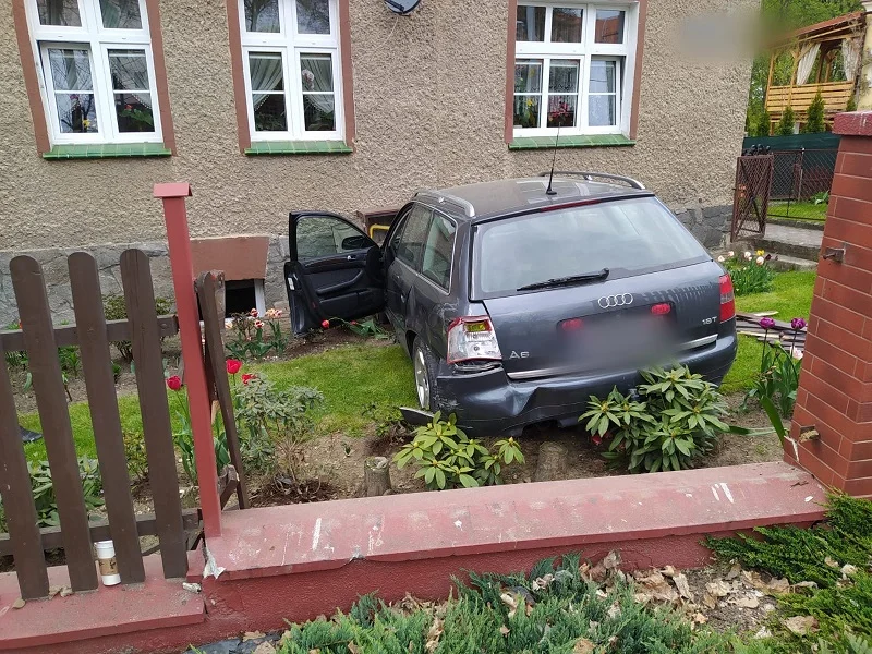 Ząbkowice Śląskie. Zderzenie dwóch audi na skrzyżowaniu  - Zdjęcie główne