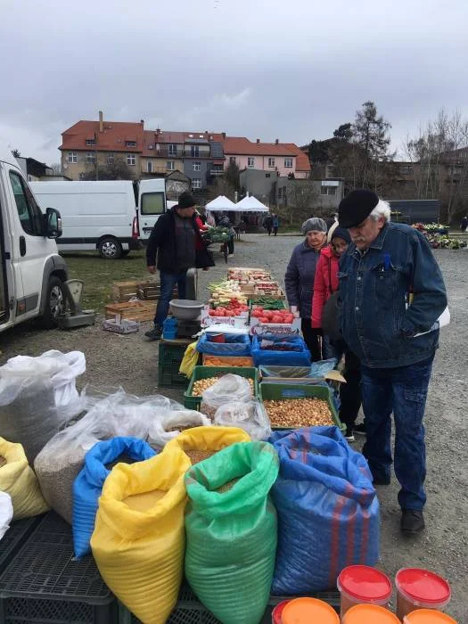 Drożej na targowisku w Ząbkowicach Śląskich - Zdjęcie główne