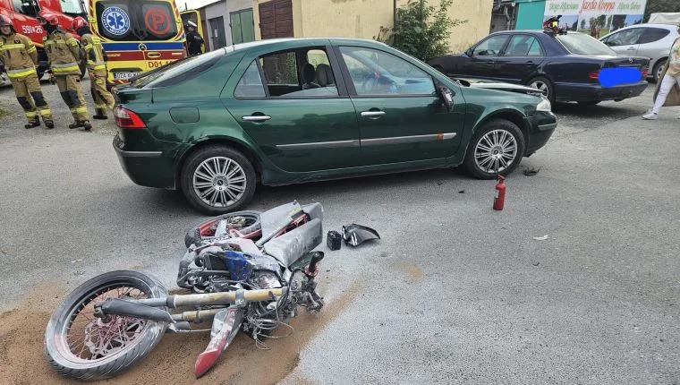 Ząbkowice Śląskie. Zderzenie osobówki i motoroweru - Zdjęcie główne