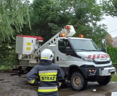 Strażacy z powiatu ząbkowickiego walczą ze skutkami gwałtownych opadów deszczu - Zdjęcie główne