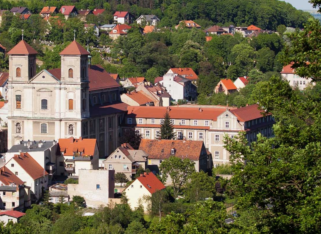 Trzech zakonników zakażonych - Zdjęcie główne