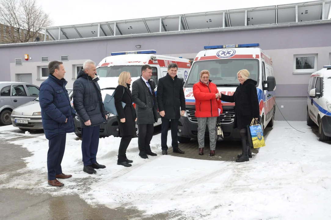 Powiat Ząbkowicki. Przekazali karetkę na rzecz szpitala w ukraińskich Peremyślanach - Zdjęcie główne